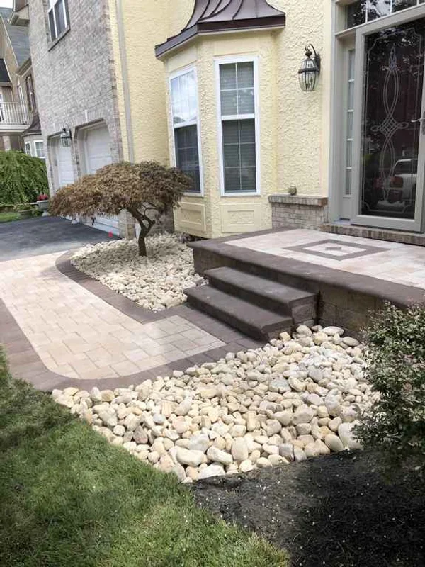 Curved paver patio